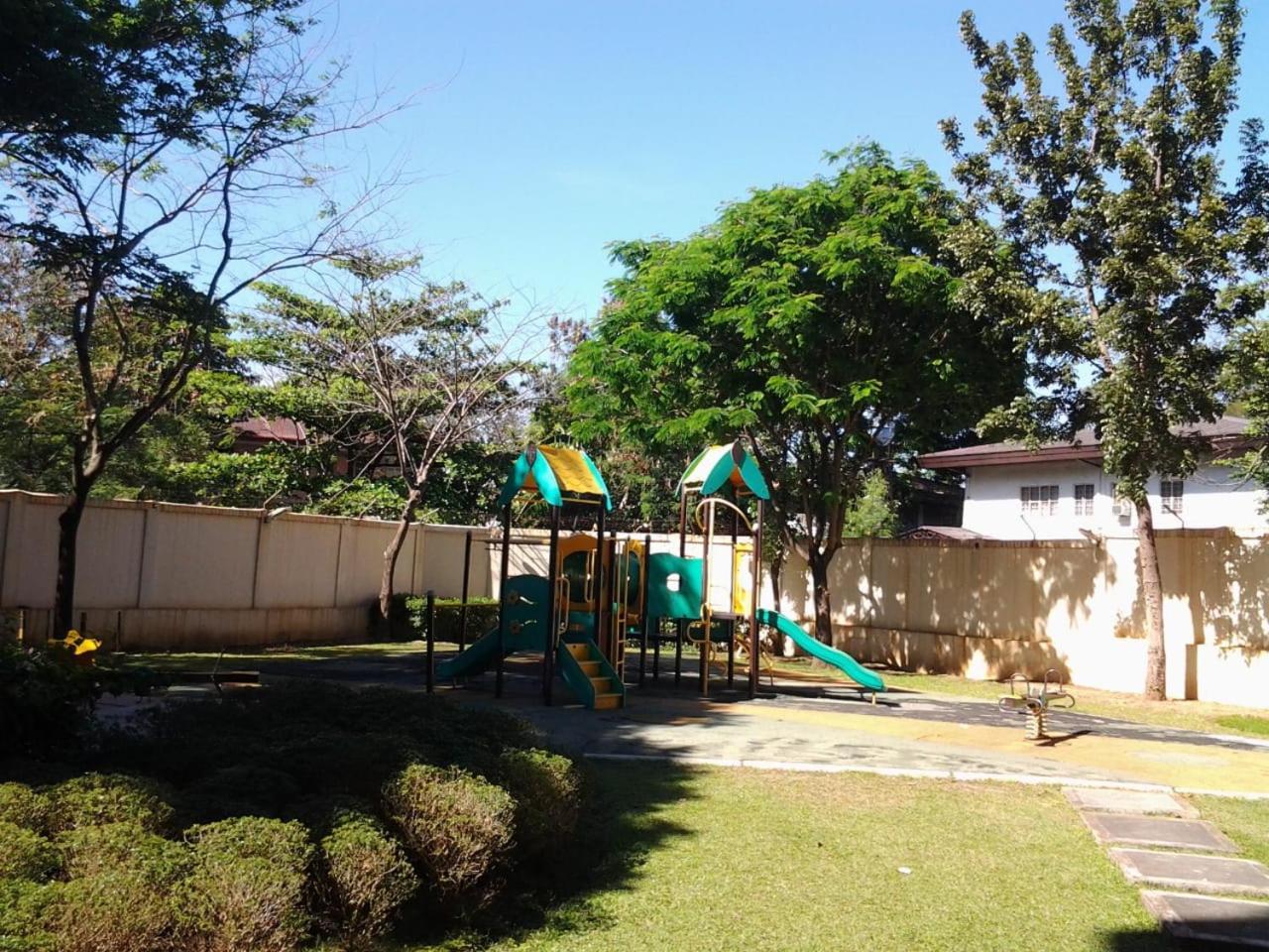 Cozy 2Br Staycation With Balcony Chateau Elysee For 4-6 Pax Paranaque City Esterno foto
