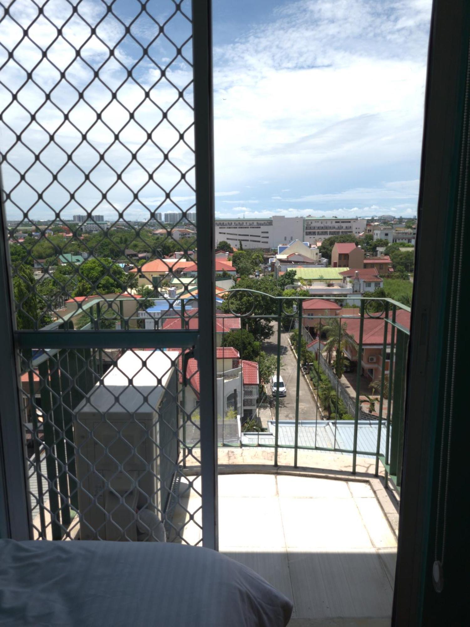 Cozy 2Br Staycation With Balcony Chateau Elysee For 4-6 Pax Paranaque City Esterno foto