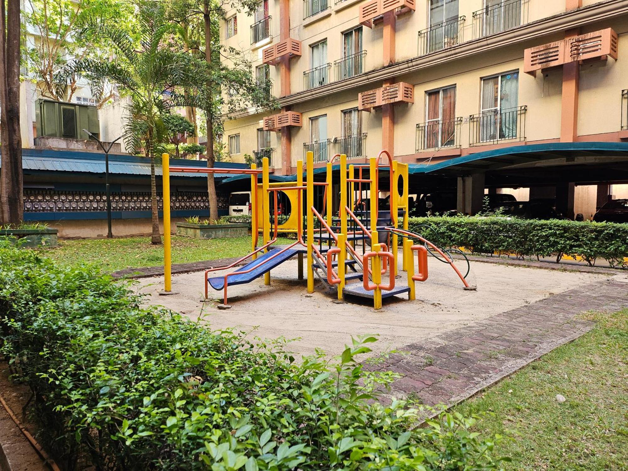 Cozy 2Br Staycation With Balcony Chateau Elysee For 4-6 Pax Paranaque City Esterno foto