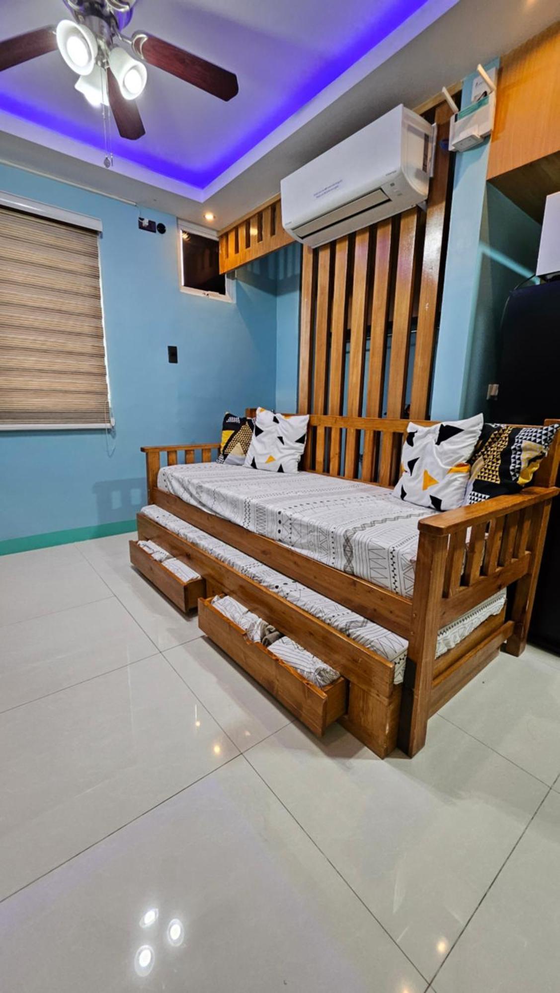 Cozy 2Br Staycation With Balcony Chateau Elysee For 4-6 Pax Paranaque City Esterno foto